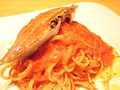 料理メニュー写真 渡り蟹のトマトクリームスパゲッティ