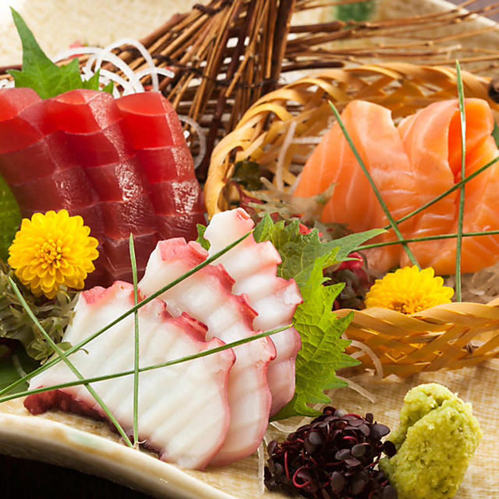 魚介を“新鮮なまま”にお造りでご提供。脂の乗った旬の魚や、鮮度のこだわりを日替わりでどうぞ。