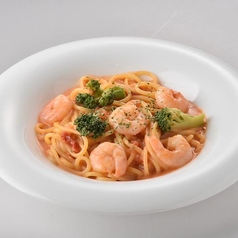 ぷりぷりエビとブロッコリーのトマトクリームソース