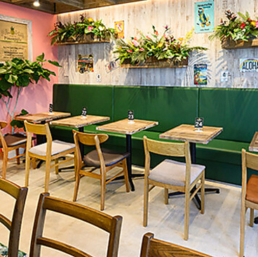 ALOHA CAFE Pineapple アロハカフェ パイナップル 梅田茶屋町店の雰囲気1