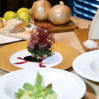 伝統と革新が交差する独自スタイルの料理