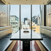 お客様に快適な空間を提供するため、店内は全席禁煙となっております。加熱式タバコや電子タバコも含む、すべての喫煙行為はご遠慮いただいております。