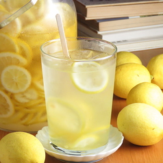 『自家製レモネード』(税込550円)