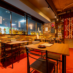 テーブル席は2名様からご利用可能！テーブルを繋げてご利用いただけるので、3名様以上でもご利用可能です♪