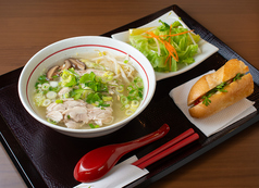 半バインミーセット 鶏肉フォー