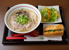 半バインミーセット 牛肉フォー