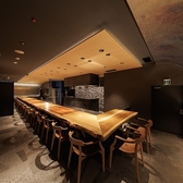 シックで落ち着いた空間で、カウンターのみご用意。特別なディナーに最適です