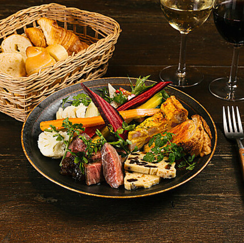 qL_V Cafe & Restrant