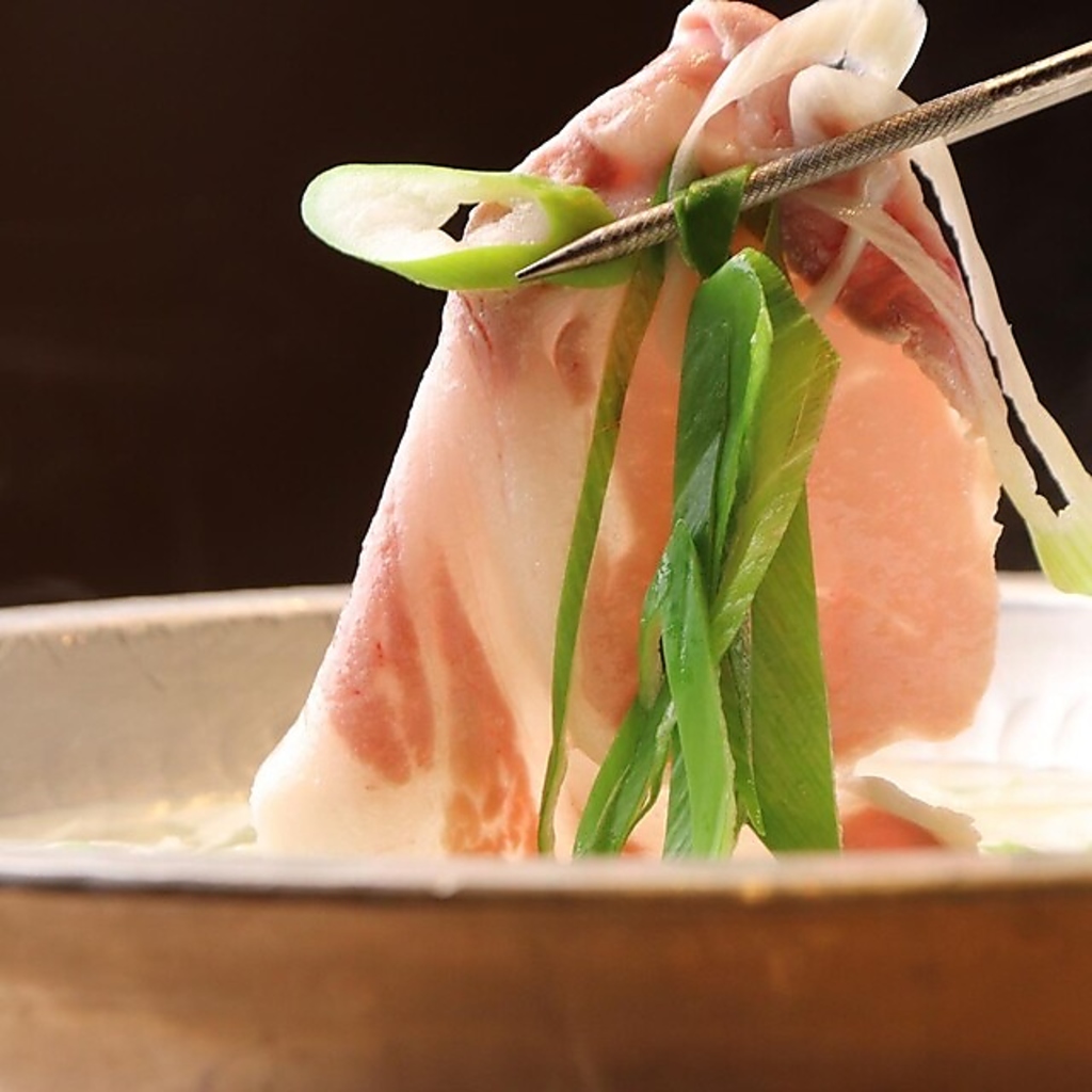 新鮮な野菜と共に、きめ細やかなサシが入った柔らかい肉をしゃぶしゃぶで心ゆくまでご堪能ください◎