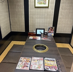掘りごたつ式の半個室は4～12名様、TPOに合わせて組み合わせできますので、お気軽にご相談ください。