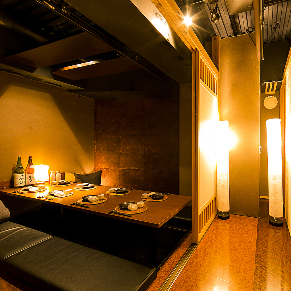 寛ぎの掘りごたつ個室は大人気！ほのかな照明が上質な空間を演出致します。