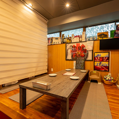お子様連れに人気の座敷席。暖簾で仕切れるので、隣の席を気にせず過ごせます◎