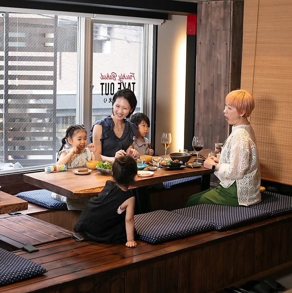 ゆったりお寛ぎいただける掘りごたつ席をご用意◎足を伸ばして、快適にお過ごしいただけます。