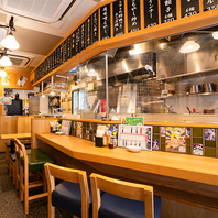 1階席はカウンター!一人飲みにもおすすめ!喫煙席有り