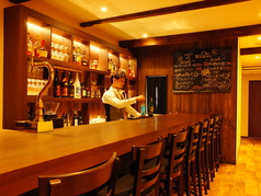 カウンター席あり。