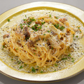 料理メニュー写真&nbsp;自家製パンチェッタのカルボナーラ