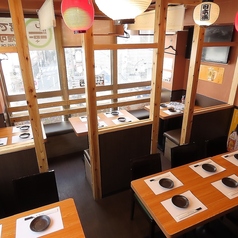 《最大20名様用貸し切り席》最大20名様までご利用いただける貸し切り席です。会社のご宴会や同窓会、親しい仲間との大規模な集まりに最適な広々とした空間で、周囲を気にせずプライベートな時間をお楽しみいただけます。特別なひとときをゆったりとお過ごしください。