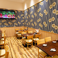 テーブル席は、女子会やママ友との楽しいひとときにぴったりです。ゆったりとした配置で、会話を楽しみながら美味しい料理を堪能できます。居心地の良い空間で、思い出に残る特別な時間をお過ごしください。