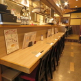 キッチン目の前のカウンター席です。個人店ならではの距離感で日常の疲れを癒やす心地よい時間をご提供いたします。