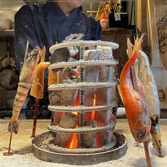素材の味を引き立てる炉端焼き