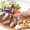 料理メニュー写真 牛肉のステーキ マッシュルームソース