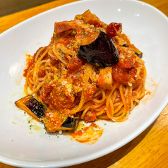 燻製ベーコンとトロトロ茄子のトマトパスタ