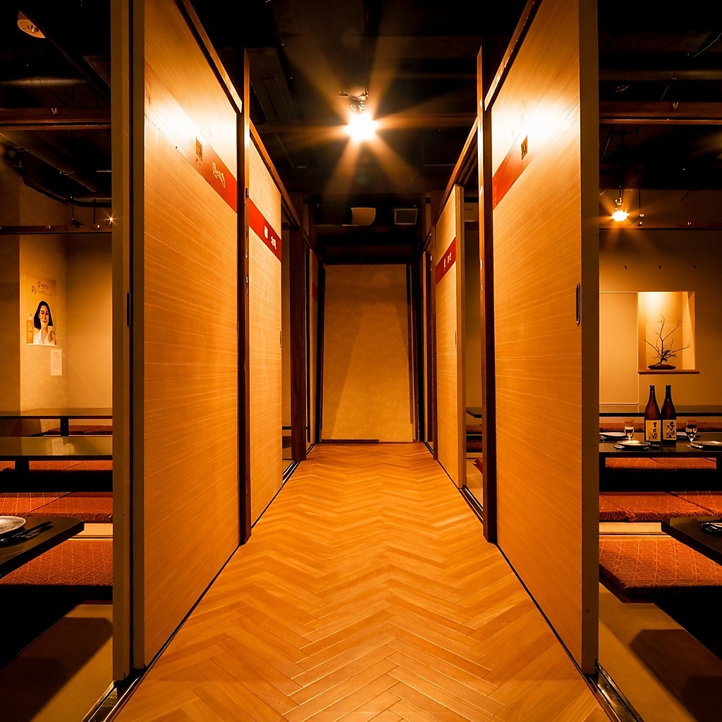 足を伸ばしてゆったりと寛げる掘りごたつ個室完備！完全個室で、接待や各種ご宴会にも最適です◎