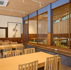 座敷完備の広々とした店内で慶事や模合などに是非◎