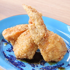 外はサクサク中はジューシー!スパイシー手羽先揚げ
