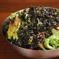 料理メニュー写真 海藻と韓国海苔のサラダ