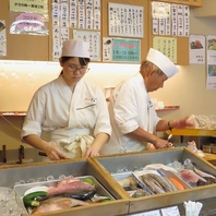 ライブ感抜群のカウンター席で本格にぎり寿司を…。