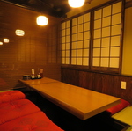 活気ある店内には、掘りごたつの個室をご用意。