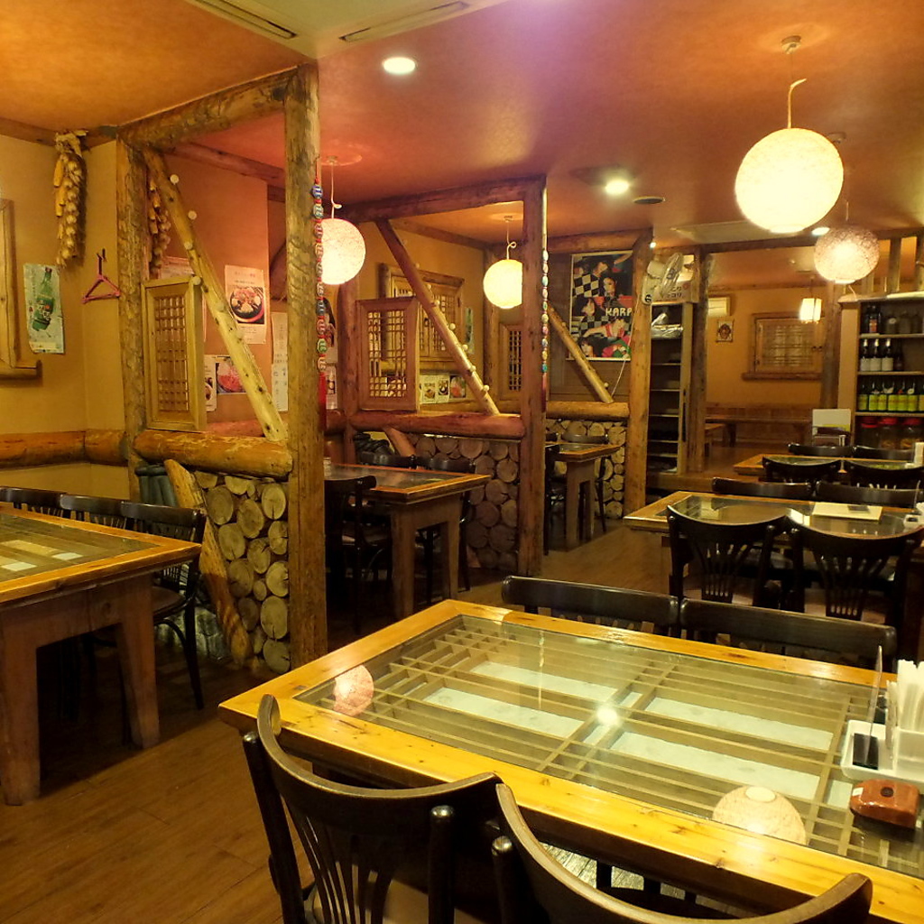 店内は韓国の民俗村をイメージ。大和に居ながら本場韓国を味わえます！