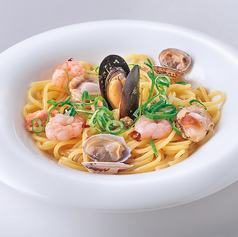 新鮮魚介たっぷりのペペロンチーノ