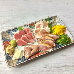 鶏刺し4種盛り(もも、むね、ズリ、こころ)