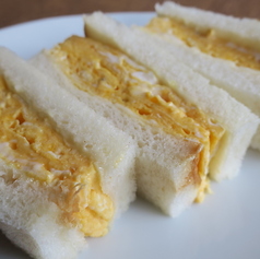 焼きたてオムレツサンドウィッチ