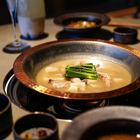 オープンキッチンで楽しむ和×韓の融合の炭焼き韓国料理