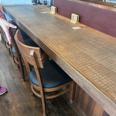 当店のカウンター席は、お席を寄せてのご案内も可能です。隣り合うことでより距離が縮まるため、大切な方とのデートでのご利用に最適です◎雰囲気たっぷりの落ち着いた店内で、当店自慢のおいしいお食事をゆったりと召し上がりながら、二人の心と距離がさらに近づくこと間違いなし。ぜひ特別なひとときをお過ごしください。