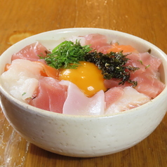 ミニ海鮮漬け丼 ~旨だれ染みる海の幸~
