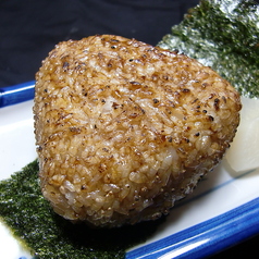 おおきな焼きおにぎり -漬物付き-