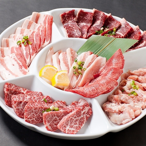 上質な国産カルビの他、おなかいっぱい食べたい方に好評なお肉の盛り合わせもご用意！