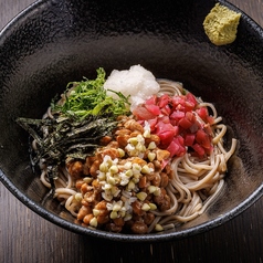 そばの実入り納豆とカリカリ梅のぶっかけそば