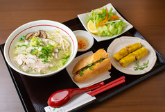 半バインミー + 揚げ春巻き or 生春巻きセット 鶏肉フォー
