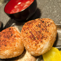 【香ばしさ広がる絶品焼きおにぎり】