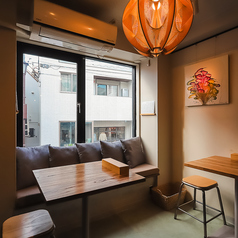 デートや友人との飲み会にもピッタリなテーブル席♪