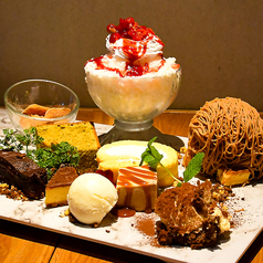 五感で楽しむ至福のデザート！目の前で仕上げる「生搾りモンブラン」や旬を彩る季節限定パフェを堪能の写真