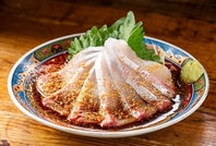 居酒屋メニューも豊富。大人が集う酒場。