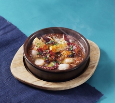 タコとイカのアヒージョ