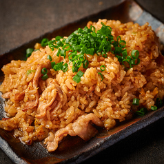 黒い！黒マー油炒飯