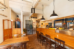 気軽にランチやお食事が楽しめる1階カウンター。お一人様も大歓迎◎